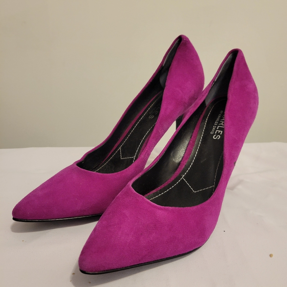 Charles by Charles David" magenta suede pointed-toe pumps.  size 9